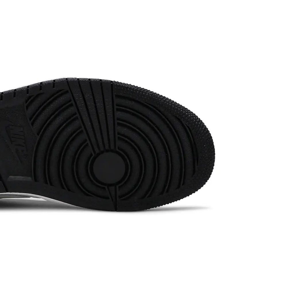 Air-Jordan-1-Low-OG-‘Ghost-Green’-sole-close-up