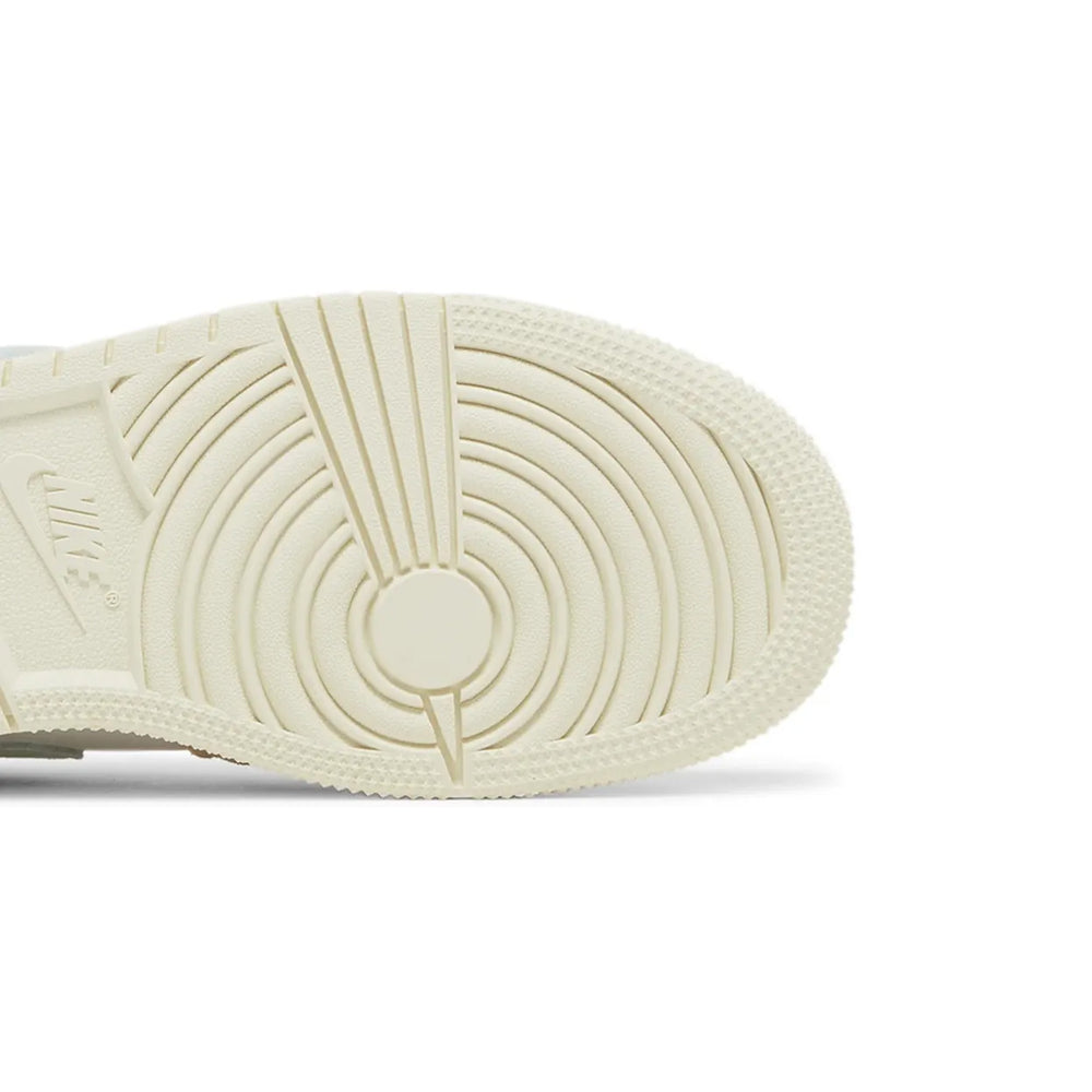 Air-Jordan-1-Low-SE-‘Scalloped-Edge-Guava-Ice’-GS-(2023)-8