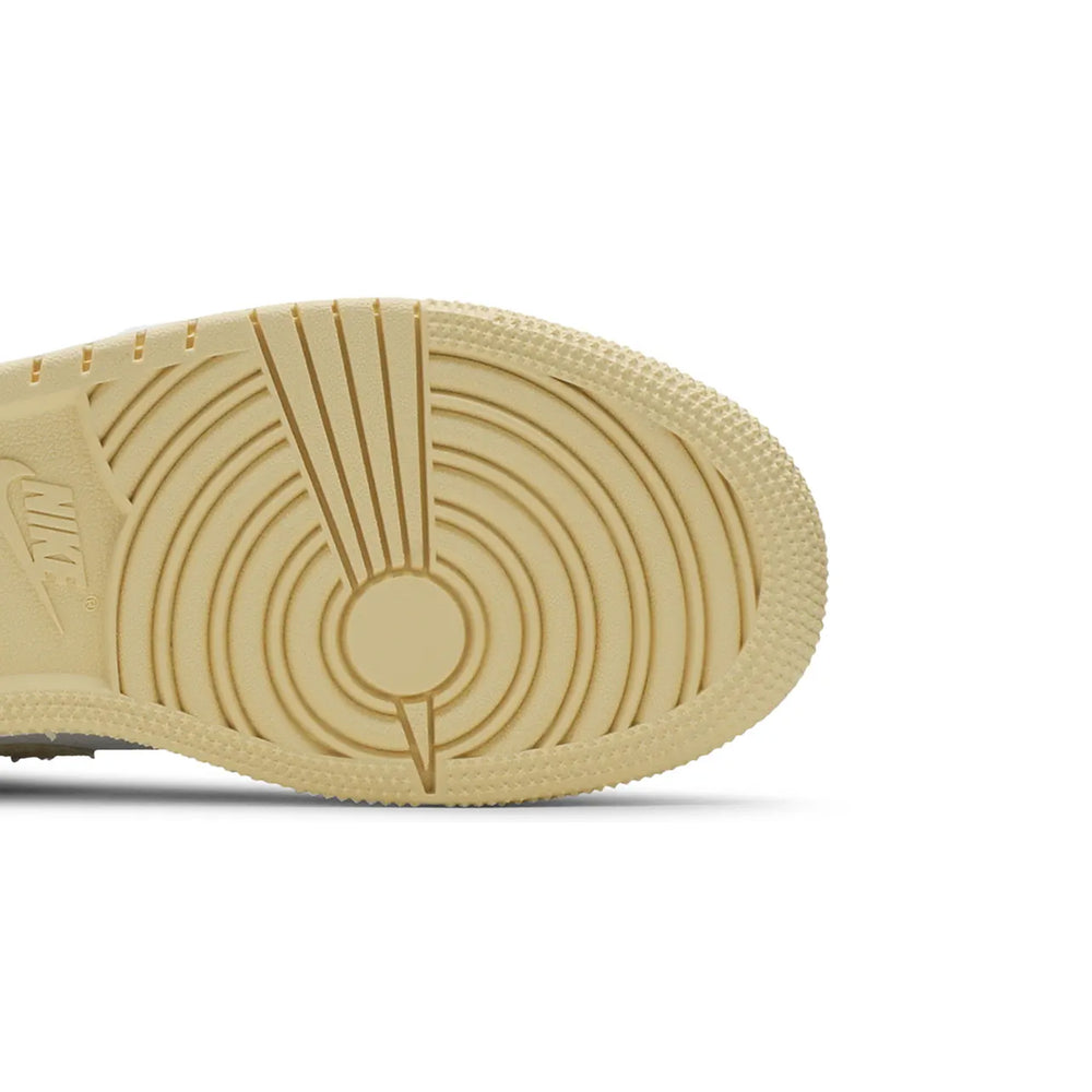 Air-Jordan-1-Low-‘Paint-Drip’-GS-sole-close-up