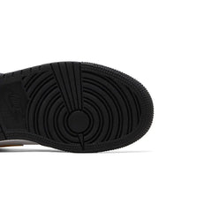 Air-Jordan-1-Mid-‘Pollen-Black’-GS-sole-close-up