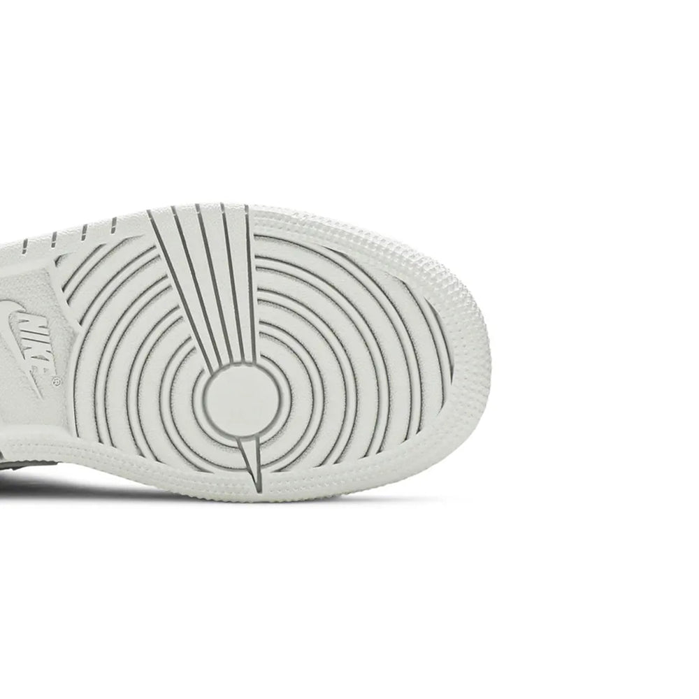 Air-Jordan-1-Mid-‘White-Camo’-GS-sole-close-up