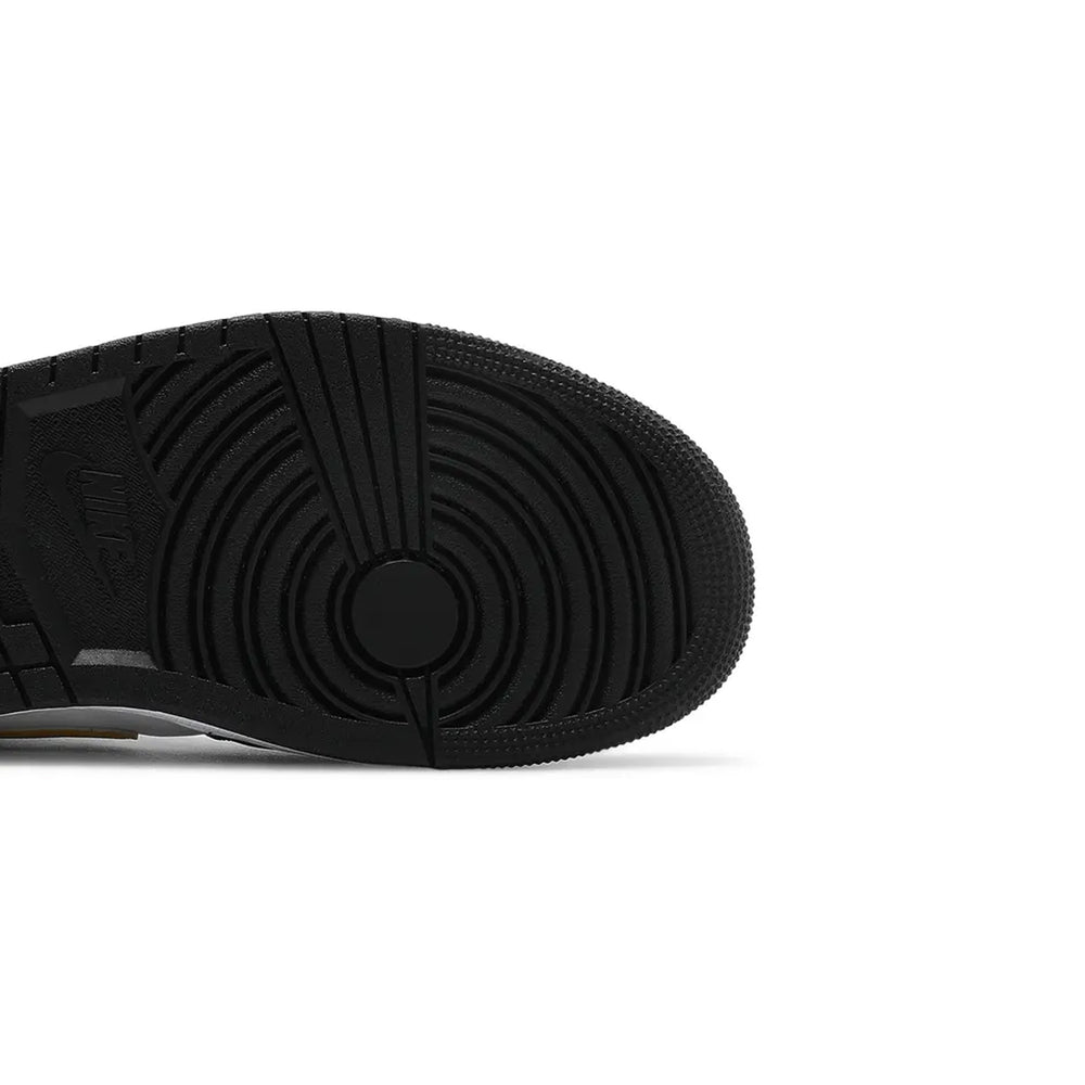 Air-Jordan-1-Mid-‘White-Pollen-Black’-sole-close-up