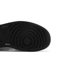 Air-Jordan-1-Mid-‘White-Pollen-Black’-sole-close-up