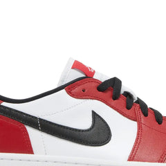Air-Jordan-1-Retro-Low-Golf-‘Chicago’-(2021)-side-close-up