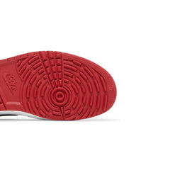 Air-Jordan-1-Retro-Low-Golf-‘Chicago’-(2021)-sole-close-up-2