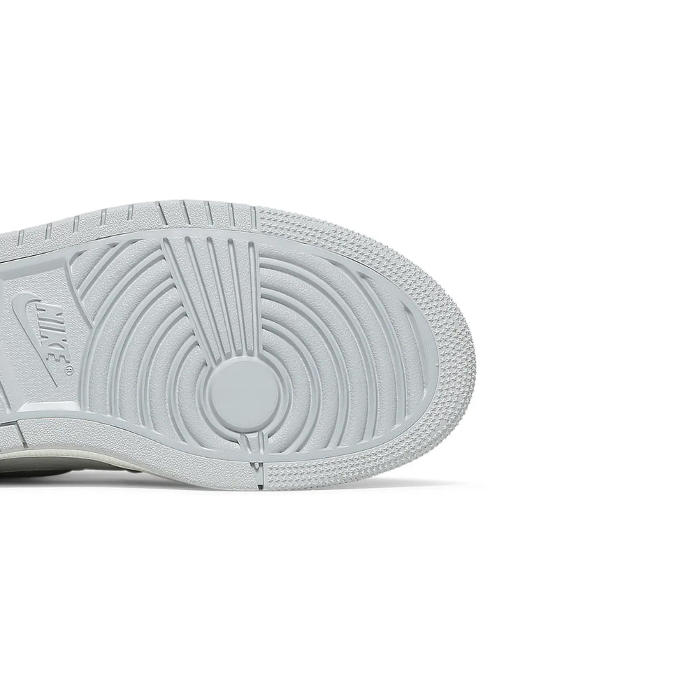 Air-Jordan-1-Zoom-CMFT-‘Photon-Dust’-sole-close-up