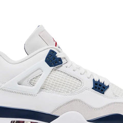 Air-Jordan-4-Retro-SB-‘Navy’-(2025)-side-close-up