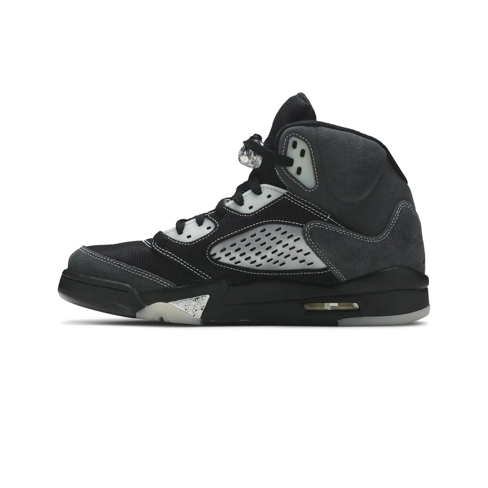 Air-Jordan-5-Retro-‘Anthracite’-(2021)-side-2