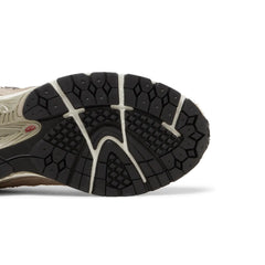 New-Balance-2002R-Protection-Pack-‘Driftwood’-sole-close-up