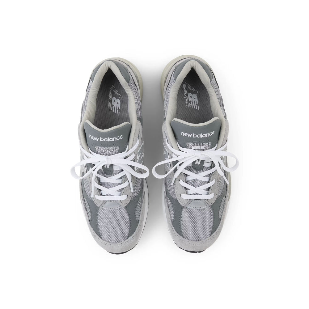 New-Balance-992-MiUSA-Grey-Silver-Metallic-2025-5