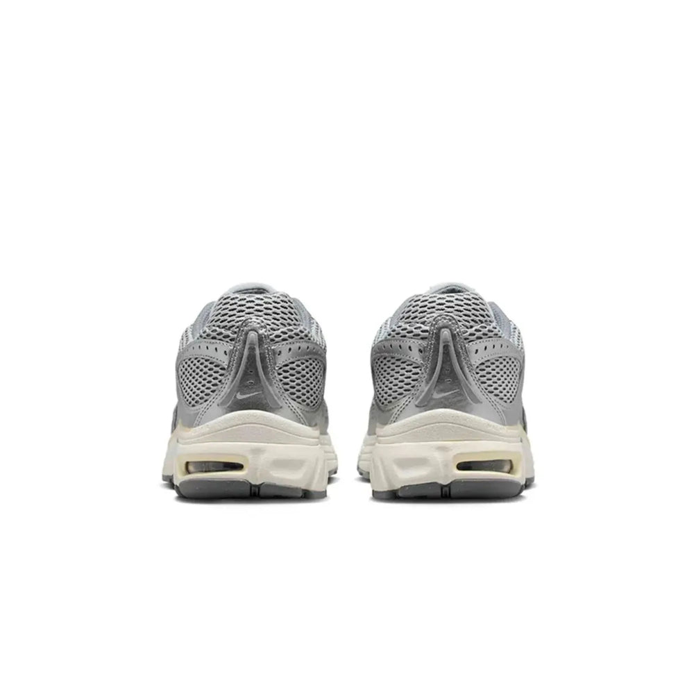 nike_air_max_moto_2k_light_smoke_grey_metallic_silver_4