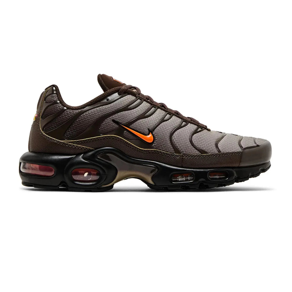nike_air_max_plus_tn_baroque_brown_safety_orange_2025_1