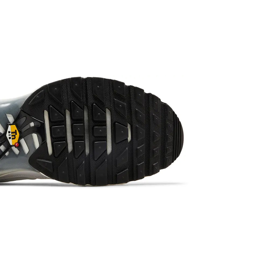 Nike-Air-Max-Terrascape-Plus-Spray-Paint-Swoosh-8