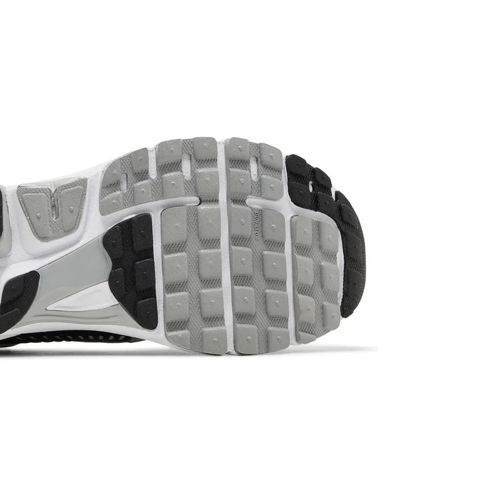 Nike-Air-Zoom-Vomero-5-Metallic-Silver-Black-8