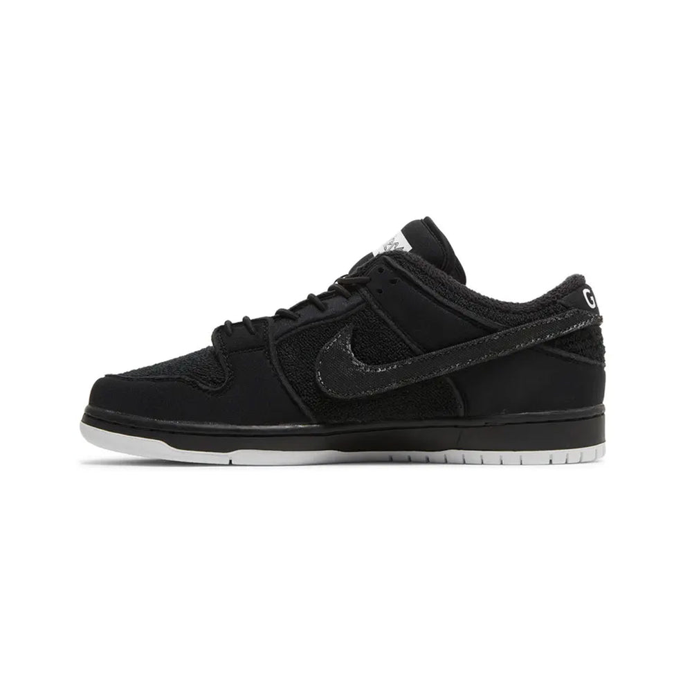 Nike-SB-Dunk-Low-X-Gnarhunters-Black-2022-3