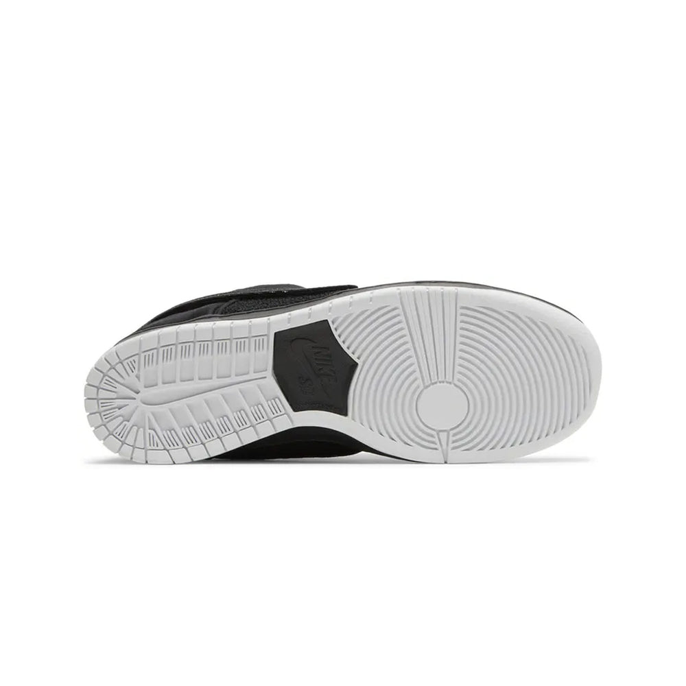 Nike-SB-Dunk-Low-X-Gnarhunters-Black-2022-7