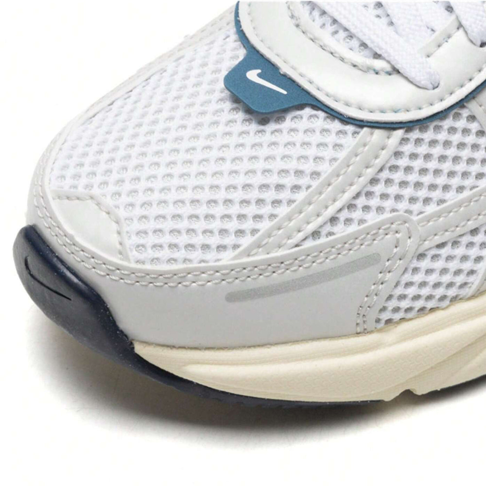 Nike-V2K-Run-‘White-Midnight-Navy’-Women’s-(2024)-toe-close-up