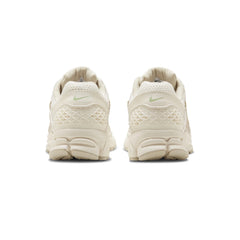 nike_zoom_vomero_5_metallic_silver_platinum_violet_w_2025_4