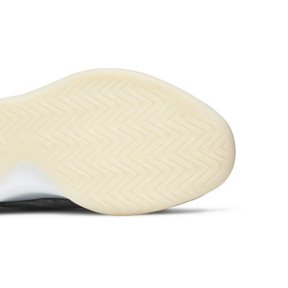 YZY-QNTM-'Barium'-sole-close-up