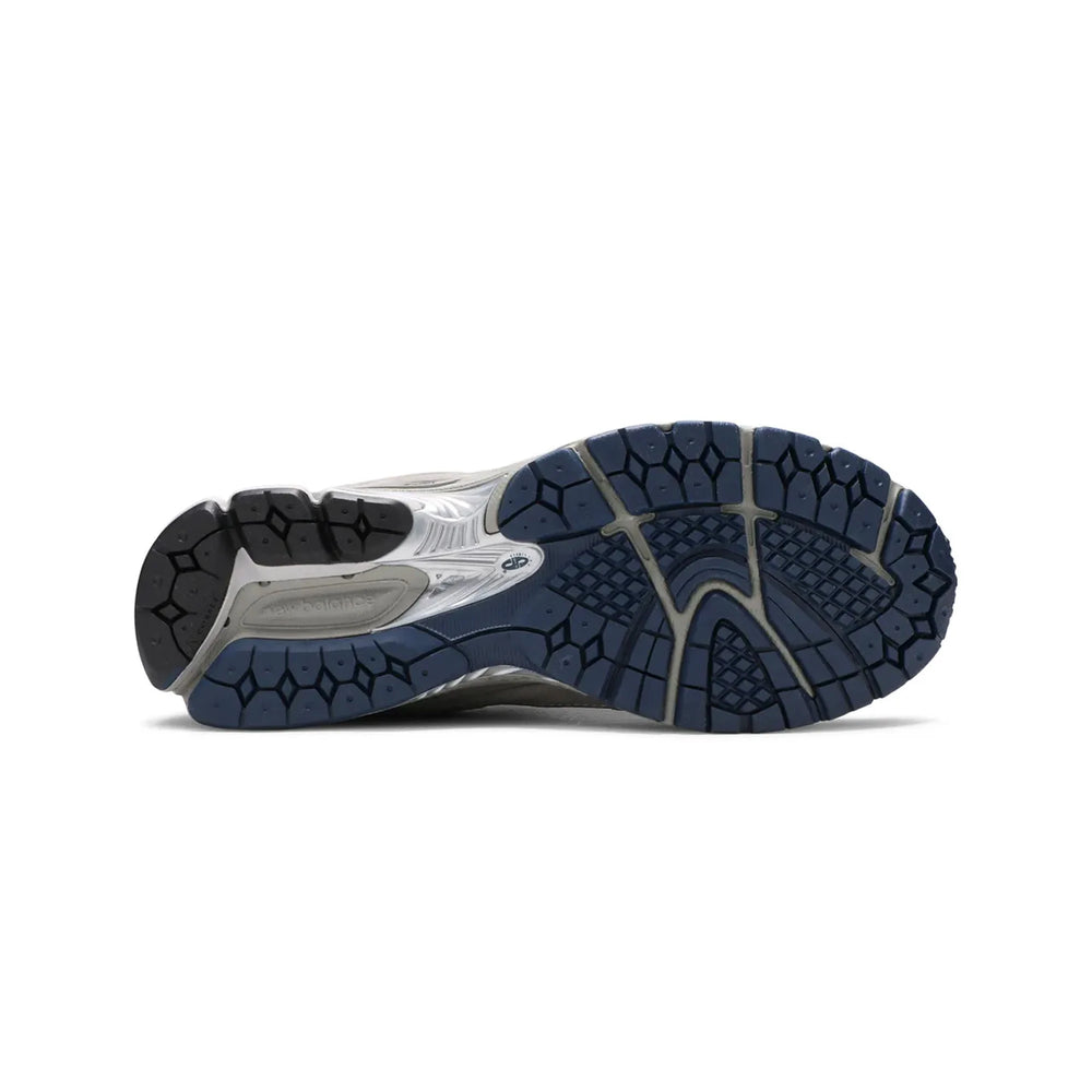 new_balance_2002r_og_light_grey_2020_5