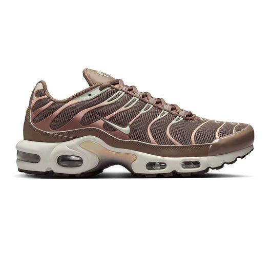 nike_air_max_plus_mink_brown_baroque_brown_sail_metallic_silver_womens_2025_1