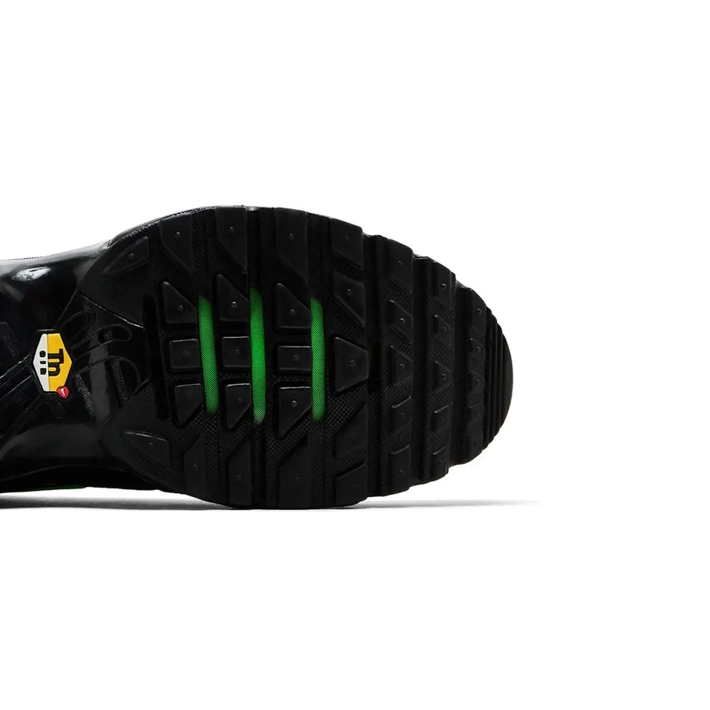 nike_air_max_plus_tn_black_green_strike_2025_8