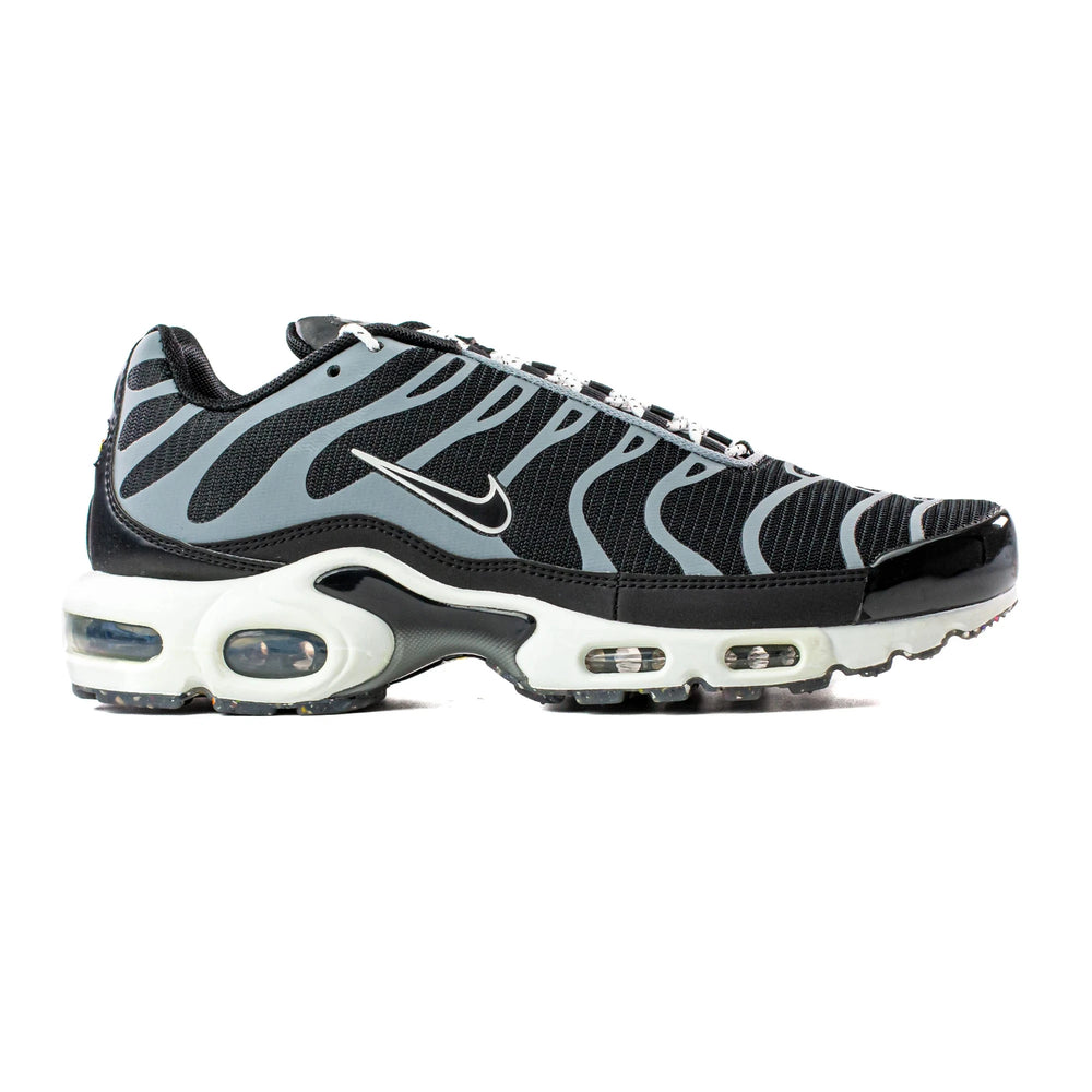 nike_air_max_plus_tn_black_metallic_silver_2021_1