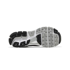 Nike-Air-Zoom-Vomero-5-Metallic-Silver-Black-5