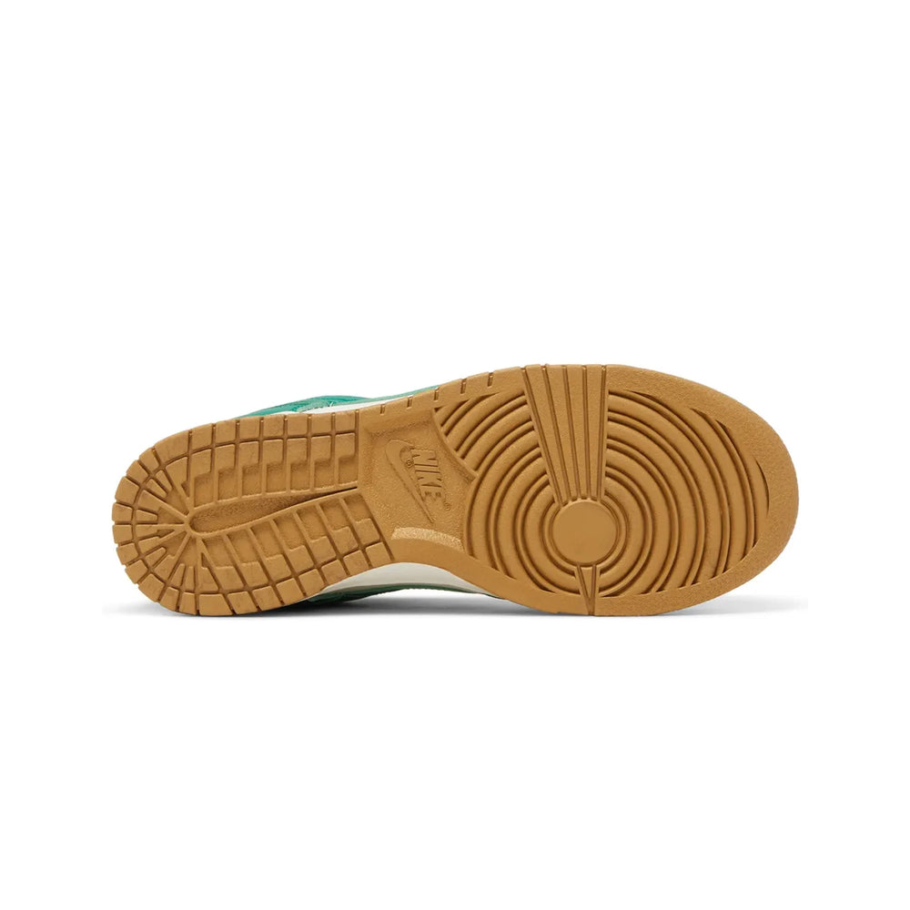 nike_dunk_low_malachite_university_gold_womens_2022_5