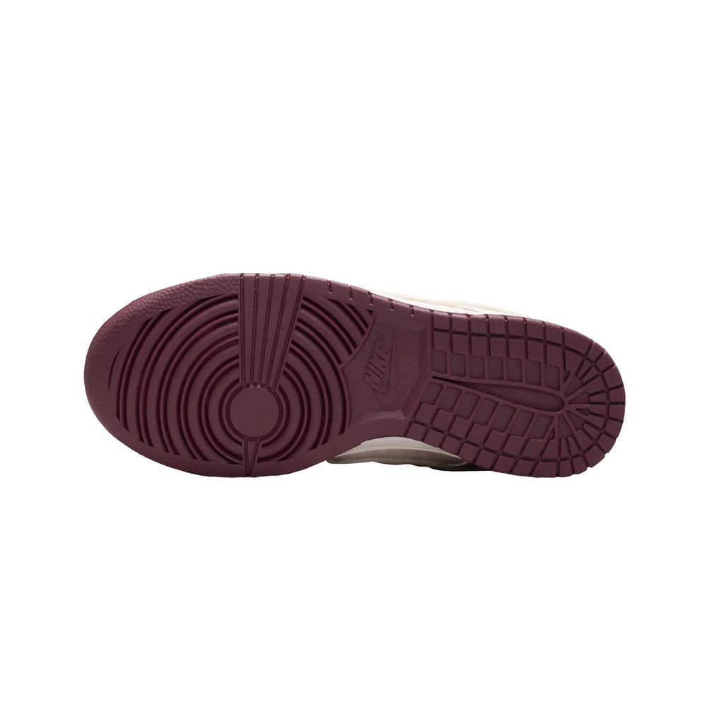 nike_dunk_low_valentines_day_womens_2026_6