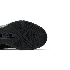 Nike-LeBron-X-Carbon-2012-8