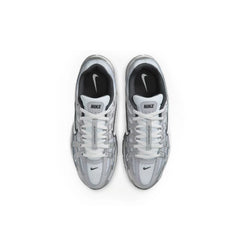 nike_p_6000_metallic_silver_summit_white_wolf_grey_2025_4